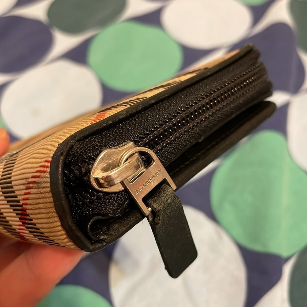 Burberry Beige and Black Plaid Zippy Wallet - Picture 5 of 12